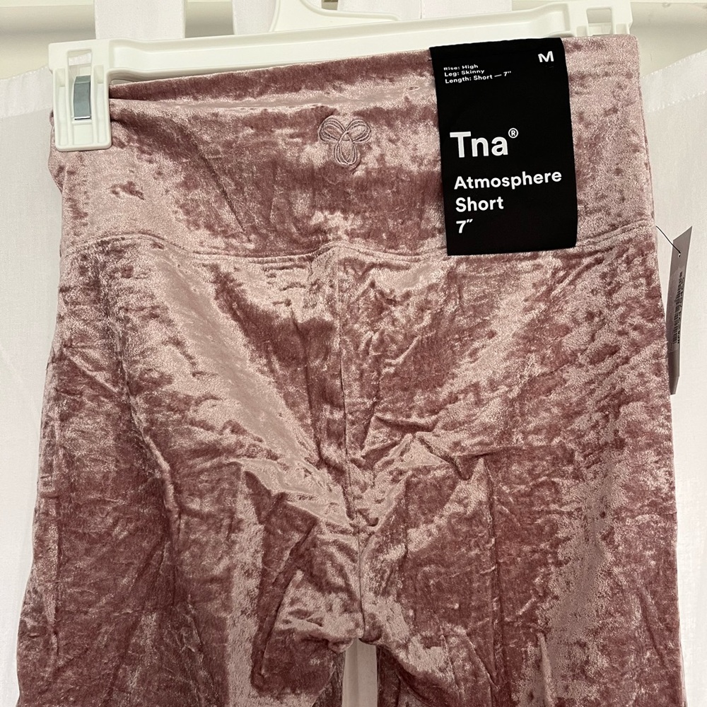 Aritzia TNA atmosphere short 7”